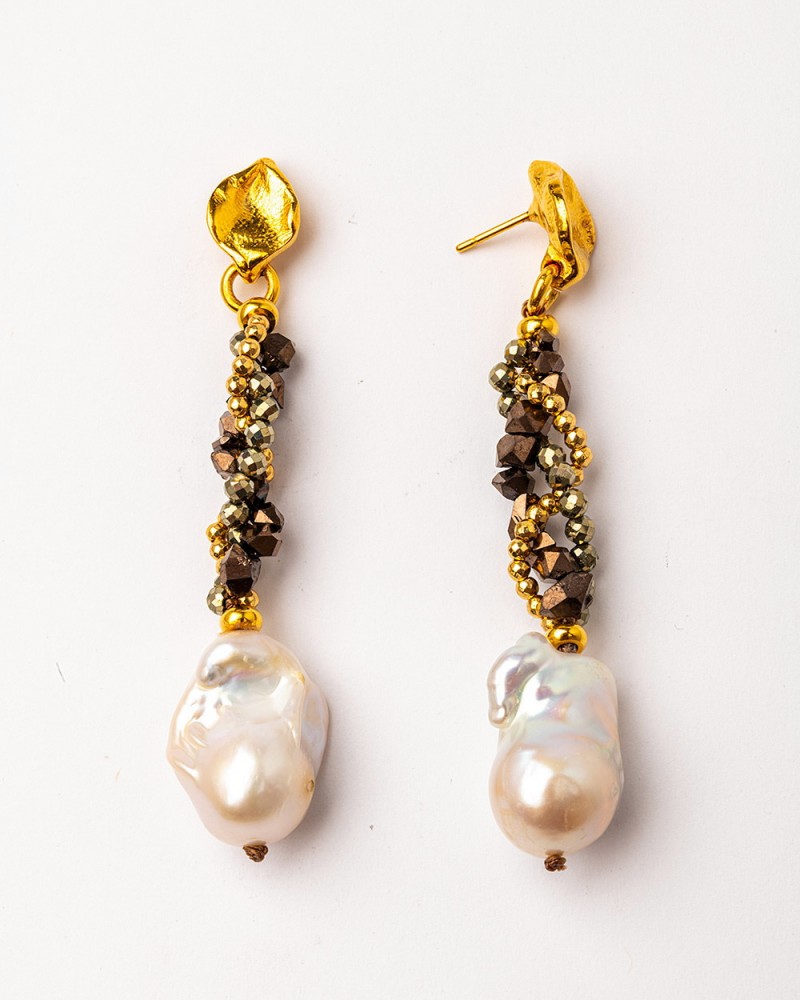 Pendientes con pirita y perla barroca de Velatti