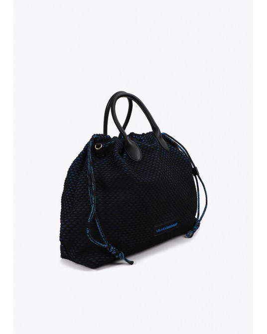 Bolso negro interior azul de Lola Casademunt