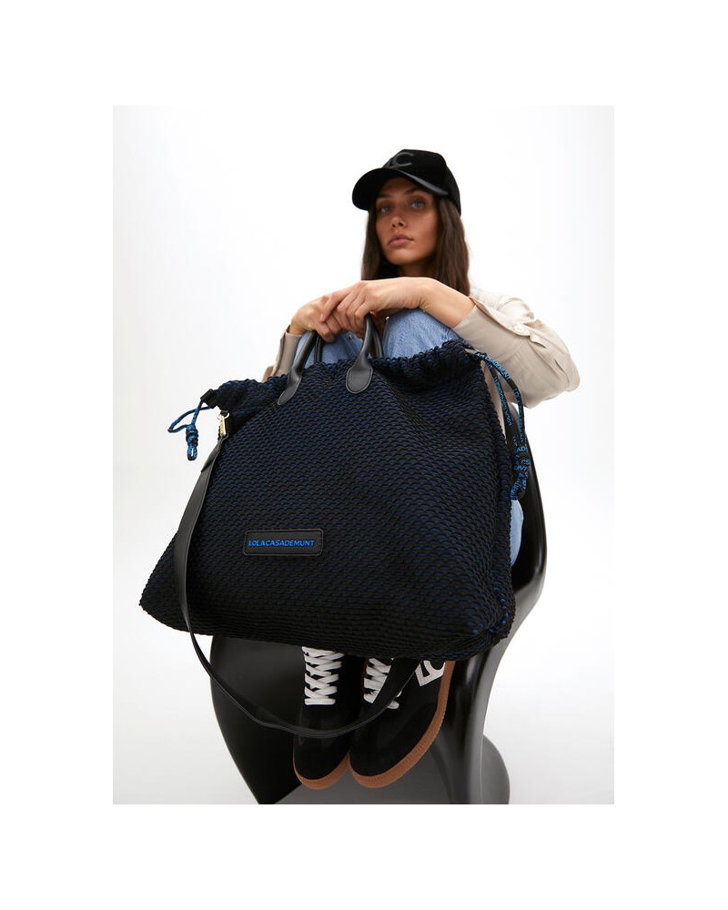 Bolso negro interior azul de Lola Casademunt