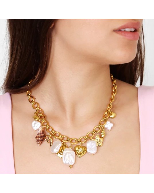 Collar con charms y perlas de Anartxy