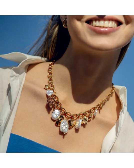 Collar con charms y perlas de Anartxy