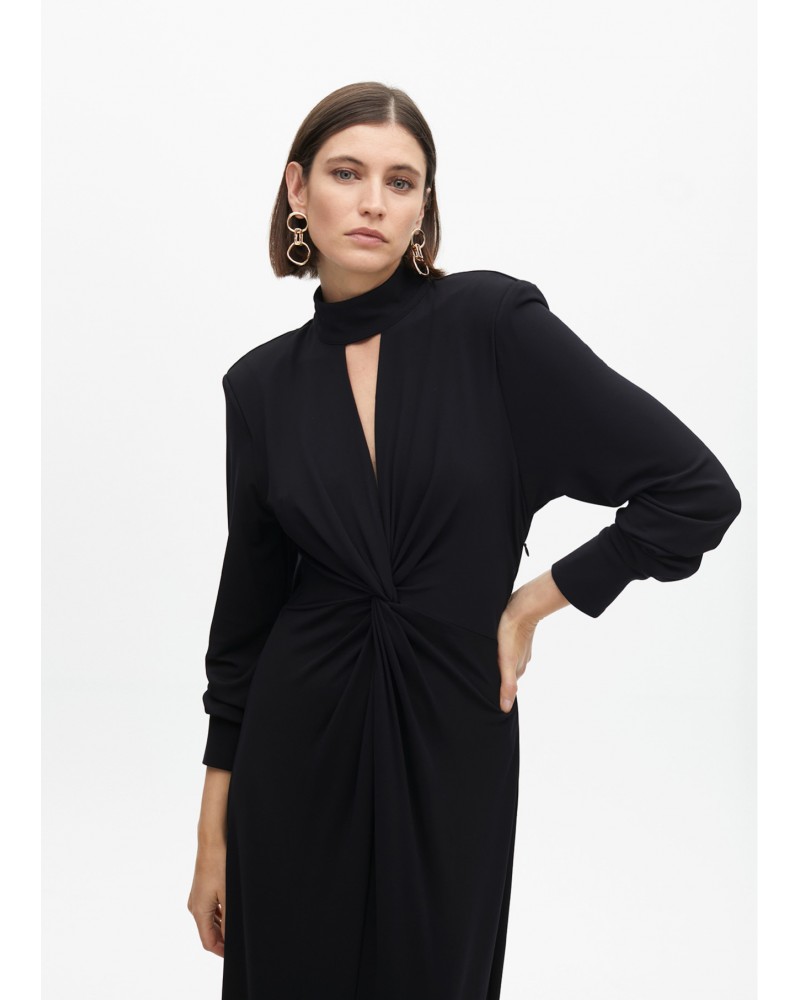 Vestido largo negro de Lola Casademunt