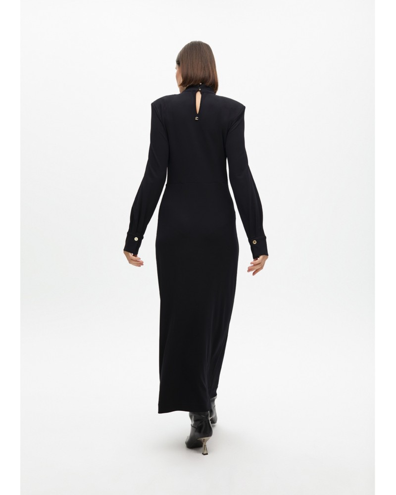 Vestido largo negro de Lola Casademunt