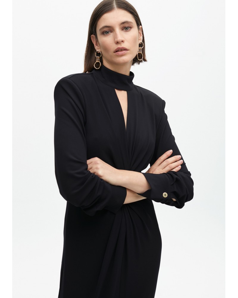 Vestido largo negro de Lola Casademunt