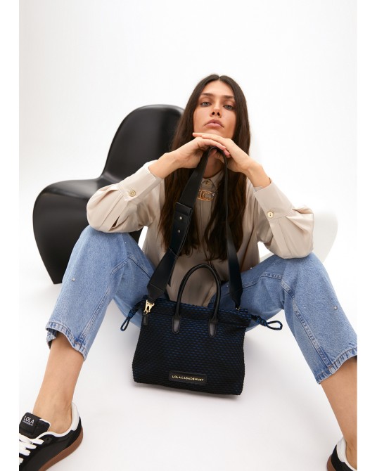 Bandolera tejido rejilla azul de Lola Casademunt