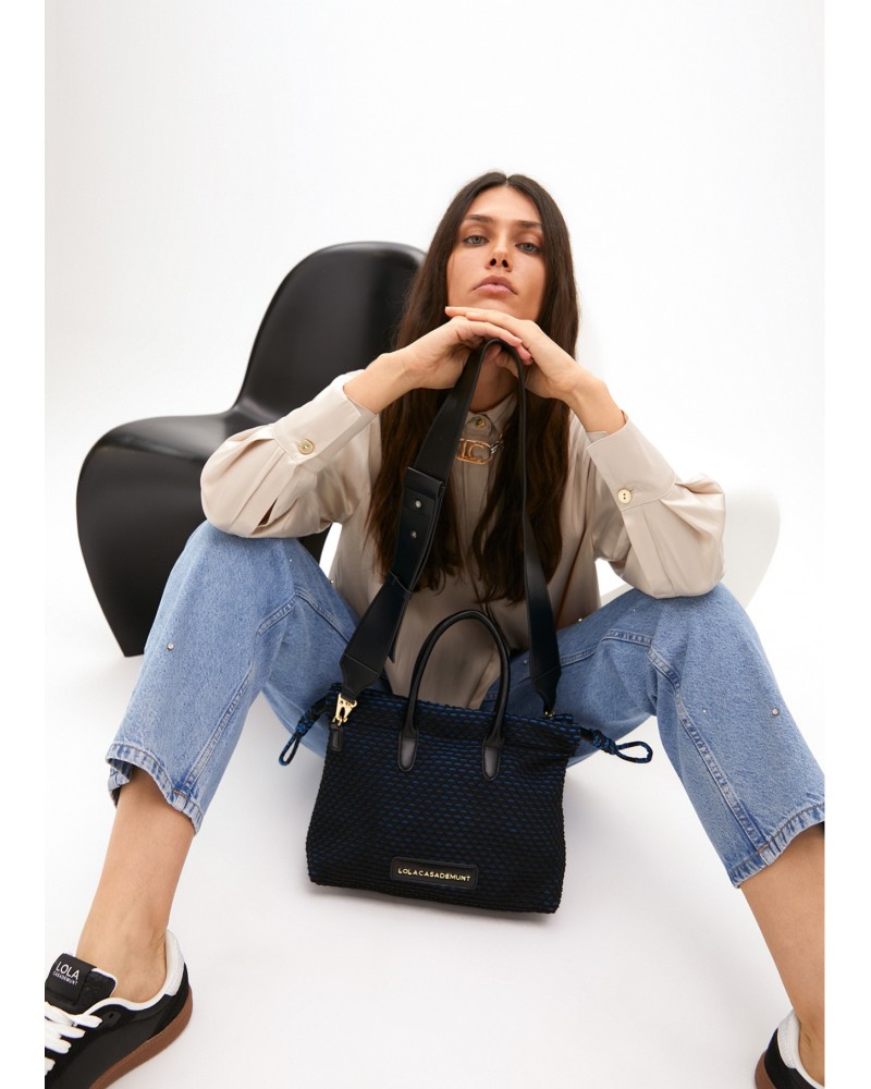 Bandolera tejido rejilla azul de Lola Casademunt