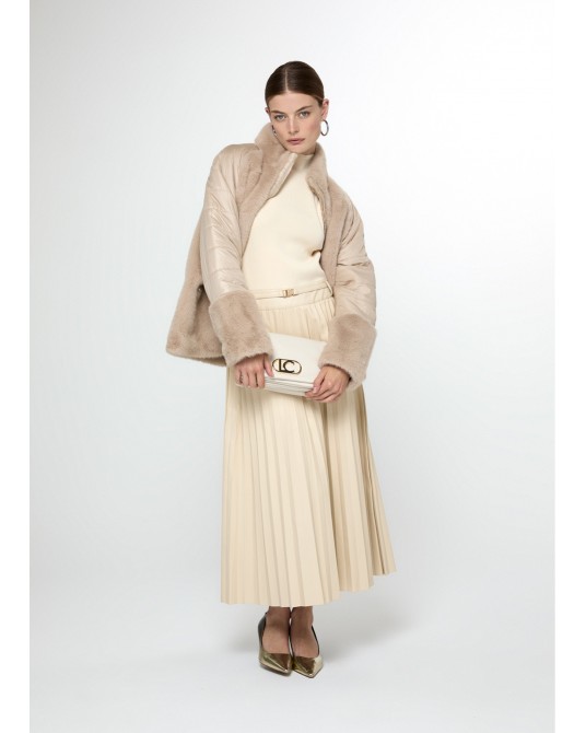 Abrigo corto con pelo crudo de Lola Casademunt