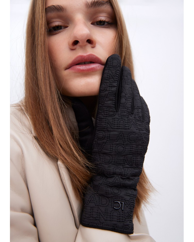 Guantes negros con logo bordado de Lola Casademunt