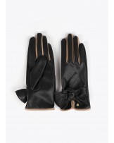 Guantes negros con lazo de Lola Casademunt