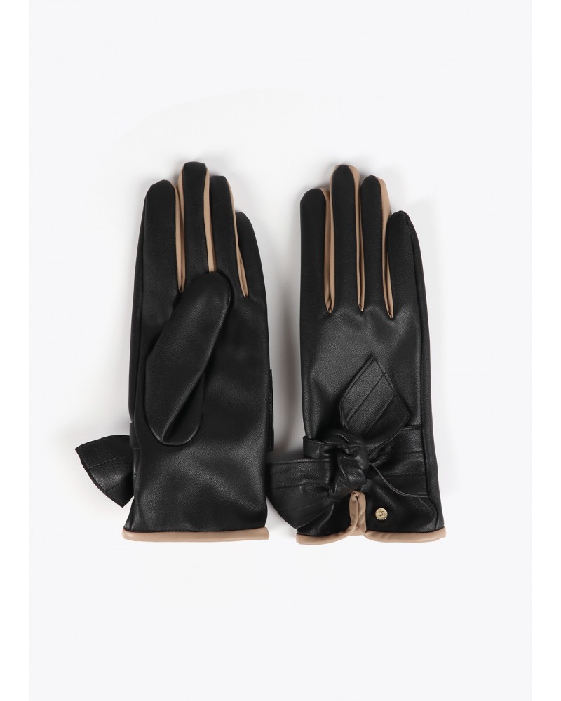 Guantes negros con lazo de Lola Casademunt