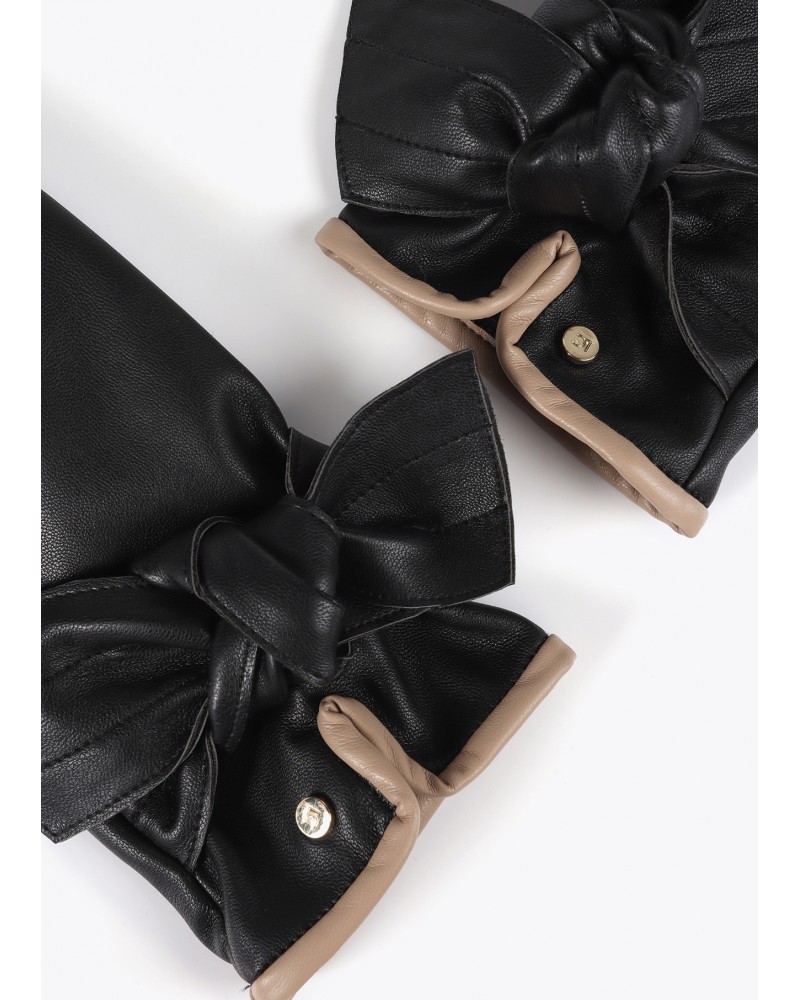 Guantes negros con lazo de Lola Casademunt