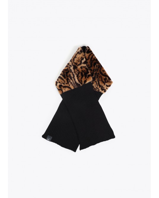 Bufanda leopardo y punto de Lola Casademunt