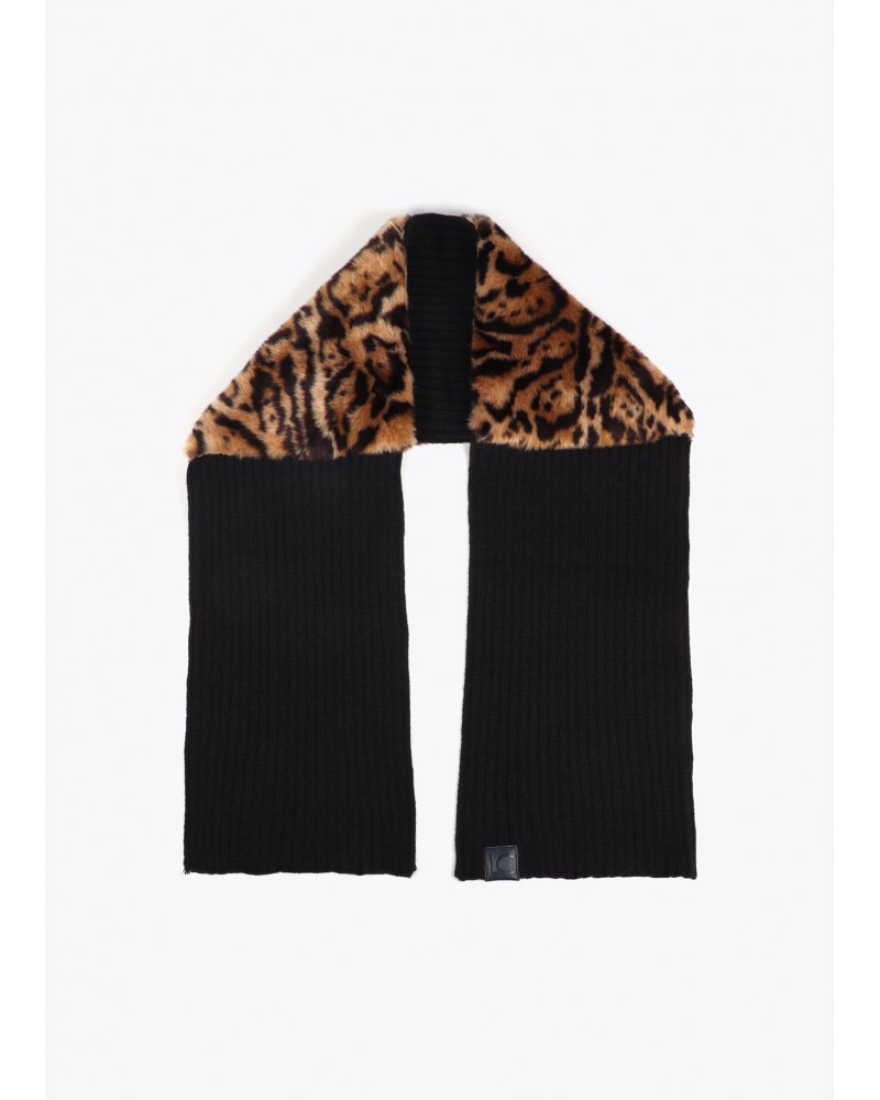 Bufanda leopardo y punto de Lola Casademunt