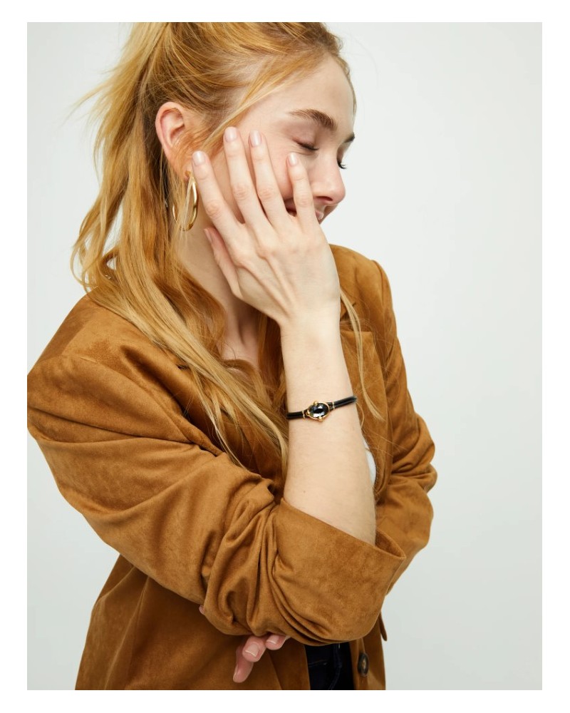 Pùlsera cuero con cristal negro de Lola Casademunt