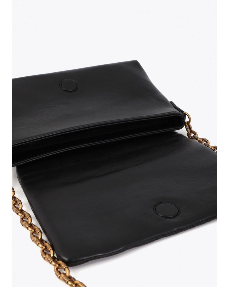 Bandolera solapa negra logo pespunte Lola Casademunt