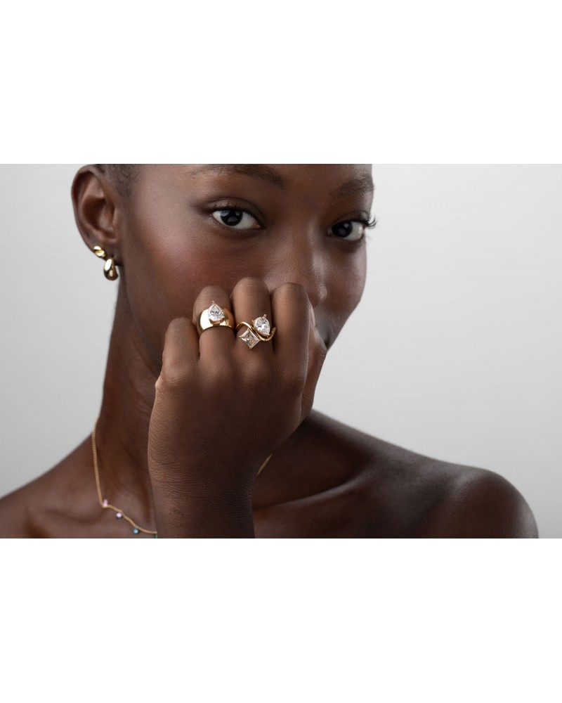 Anillo con circonitas de acero