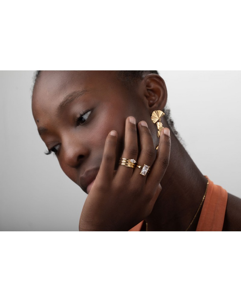 Anillo con circonita de acero