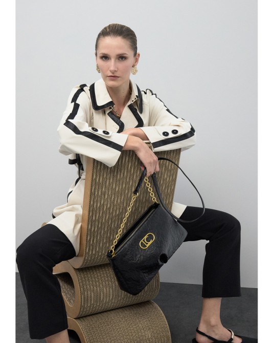 Bandolera NEGRA con pliegues de Lola Casademunt