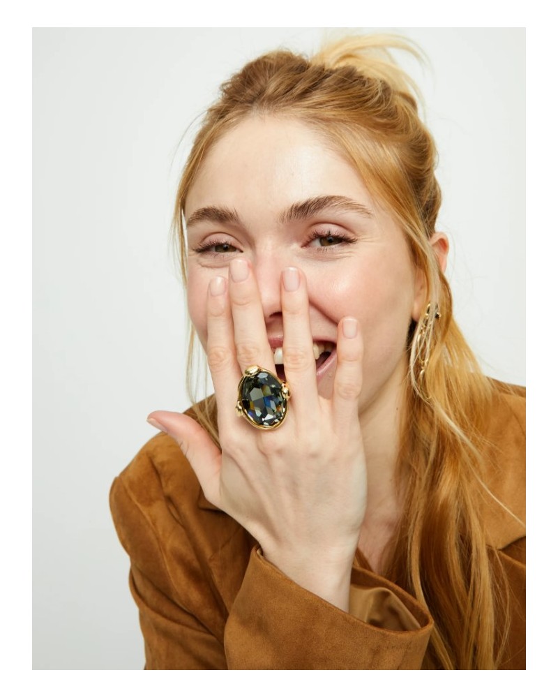 Anillo grande bañado en oro de UNOde50