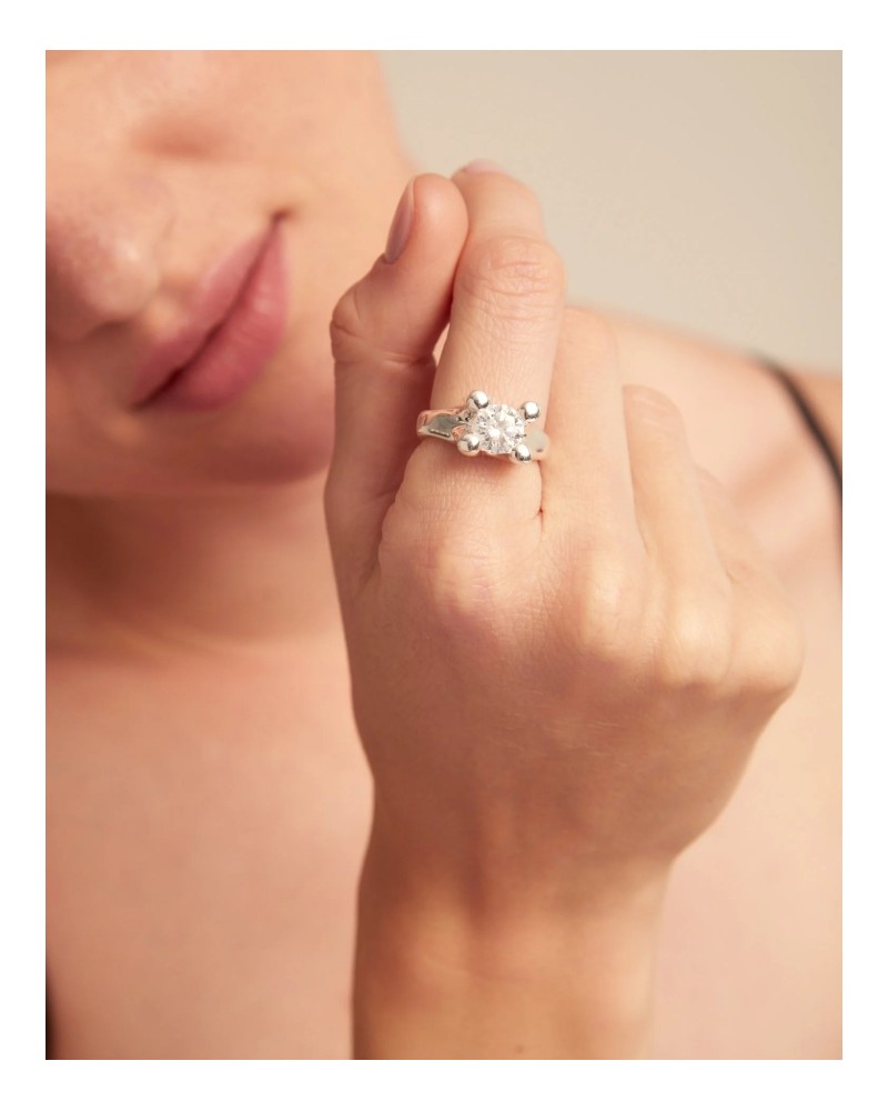 Anillo bañado de oro piedra cristal UNOde50