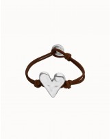 Pulsera de cuero con corazòn baño plata UNOde50