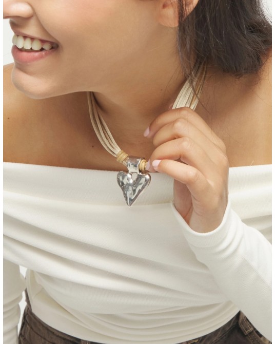 Collar hilo seda corazòn baño plata UNOde50