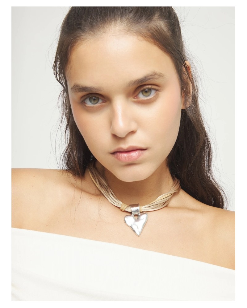 Collar hilo seda corazòn baño plata UNOde50