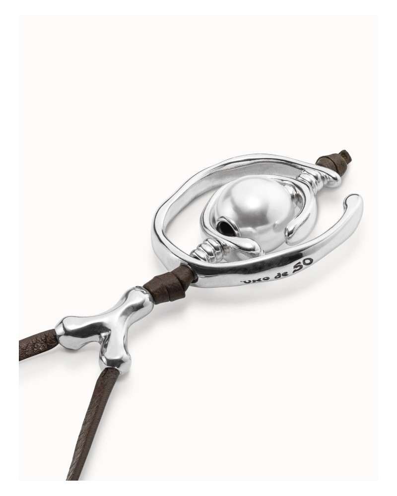 Collar cuero con perla bañado plata UNOde50