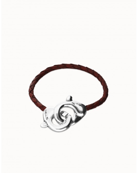 Pulsera cuero y mosquetòn bañado en plata UNOde50