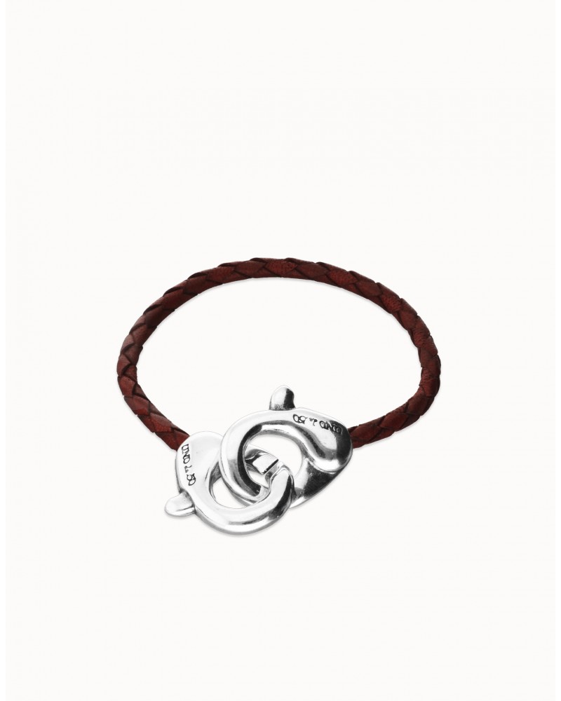 Pulsera cuero y mosquetòn bañado en plata UNOde50