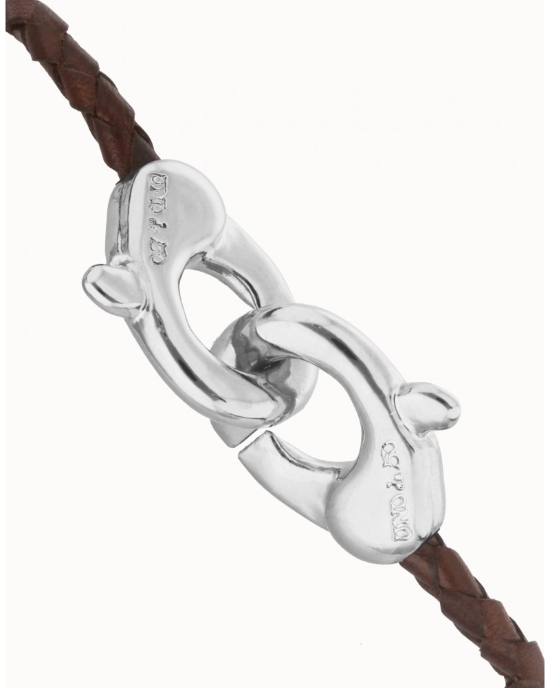Pulsera cuero y mosquetòn bañado en plata UNOde50