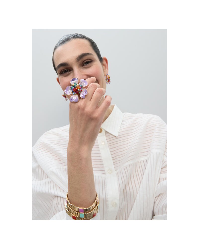 Anillo de flor lacada con abalorios Lola Casademunt