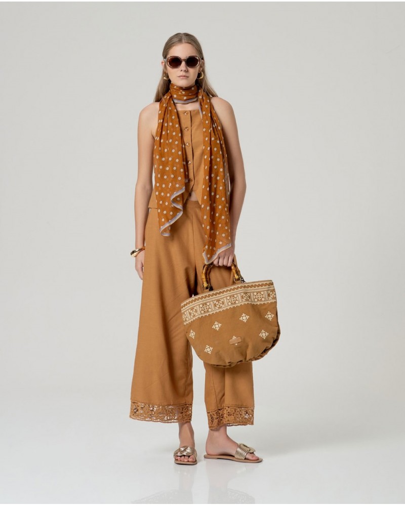 Pantalòn camel ancho bajo bordado Surkana