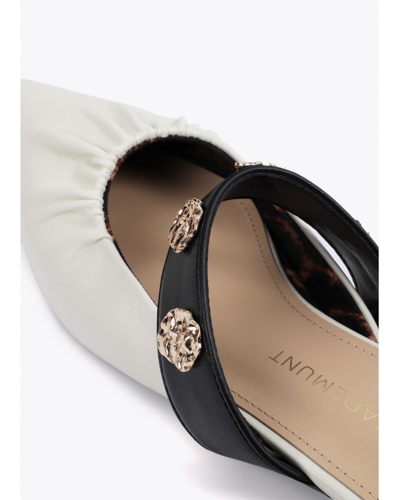 Zapato plano con elástico y apliques metalizados Lola Casademunt