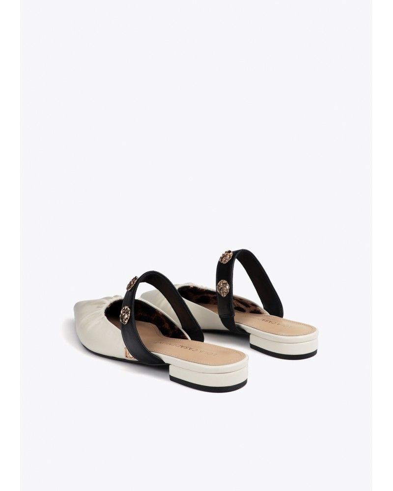 Zapato plano con elástico y apliques metalizados Lola Casademunt