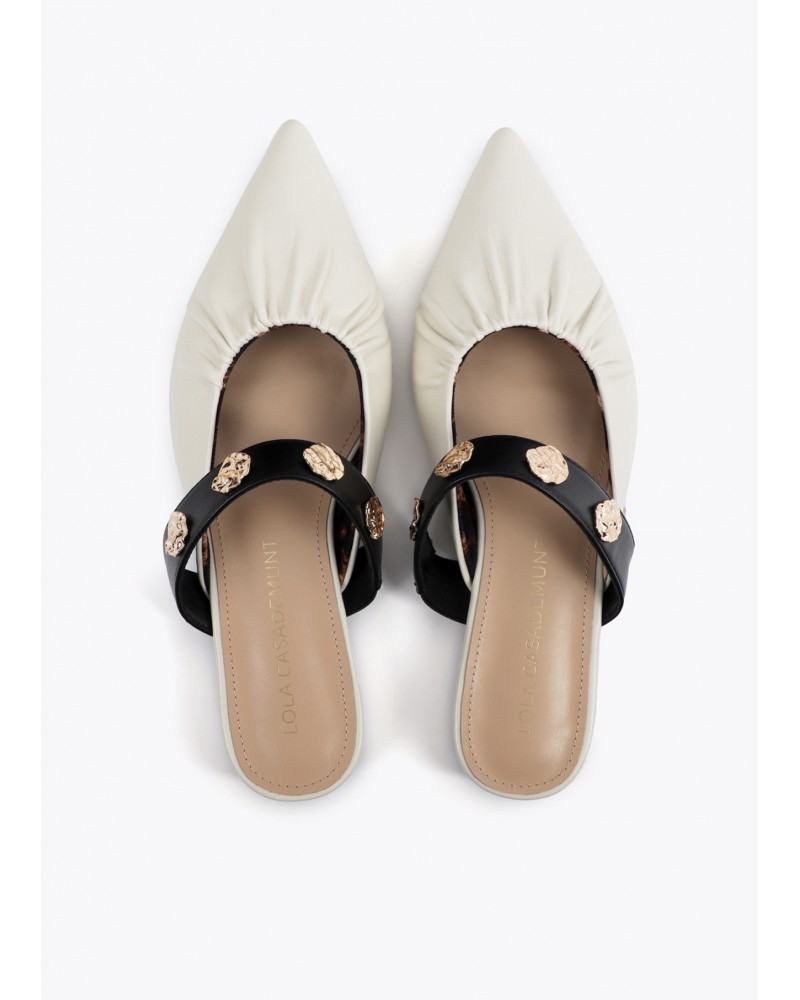 Zapato plano con elástico y apliques metalizados Lola Casademunt