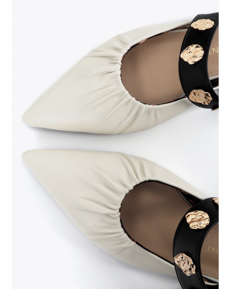 Zapato plano con elástico y apliques metalizados Lola Casademunt
