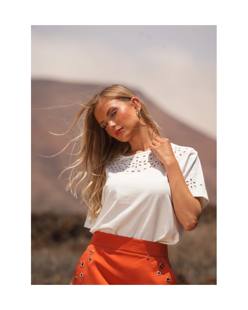 Camiseta blanca con bordado inglès Guimanos