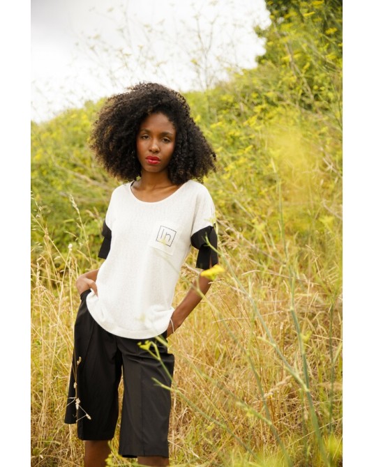 Camiseta In en blanco con lazo negro In Perfecta