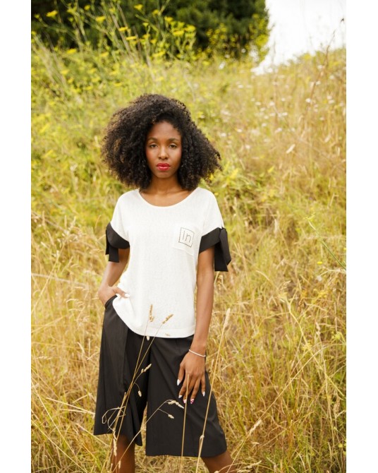 Camiseta In en blanco con lazo negro In Perfecta