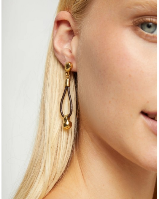 Pendientes largos bañados en oro UNOde50