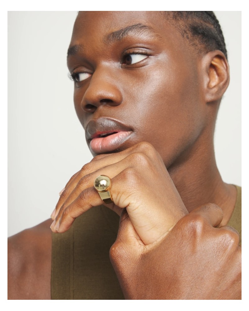 Anillo bola grande bañado en oro UNOde50