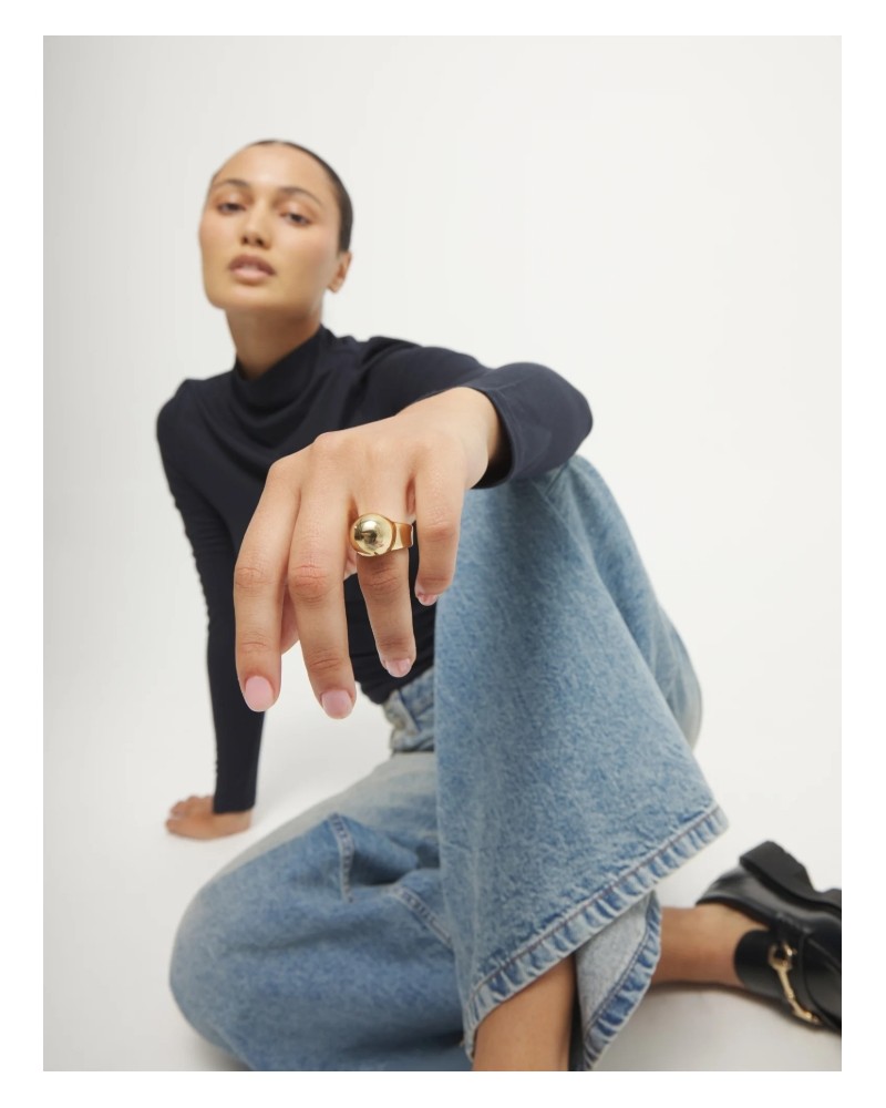 Anillo bola grande bañado en oro UNOde50