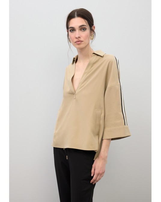 Camisa escote pico abierto beis Lola Casademunt