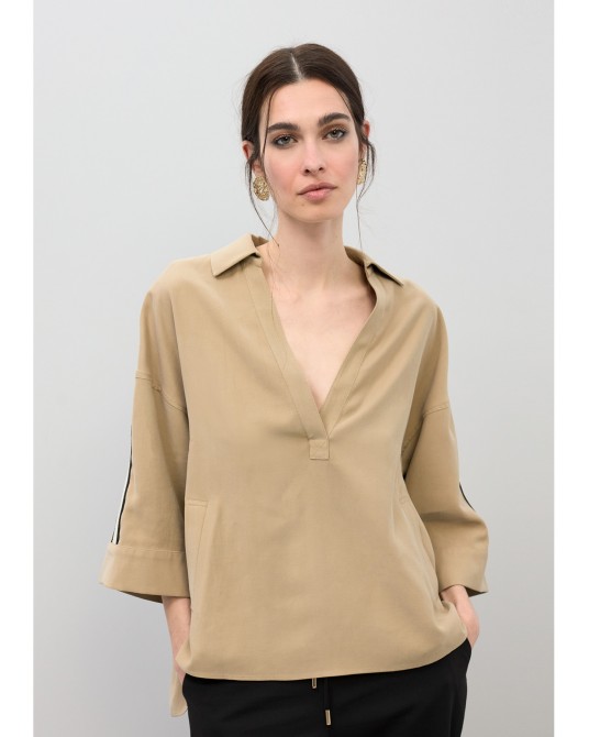 Camisa escote pico abierto beis Lola Casademunt