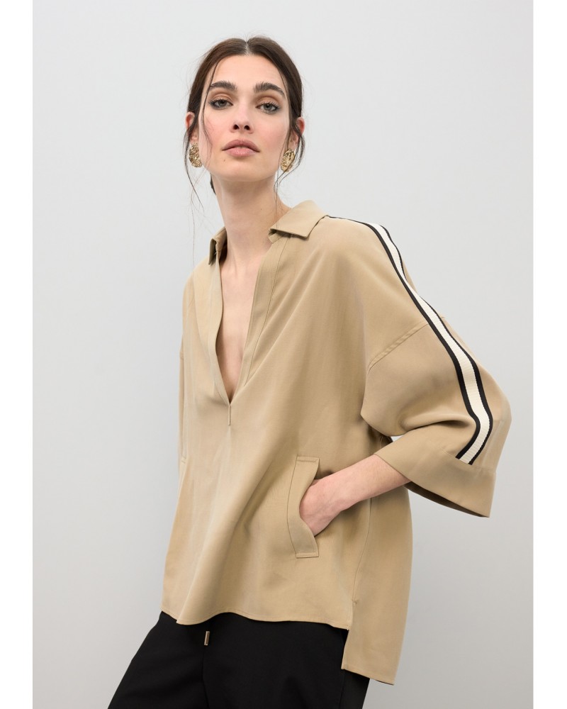 Camisa escote pico abierto beis Lola Casademunt