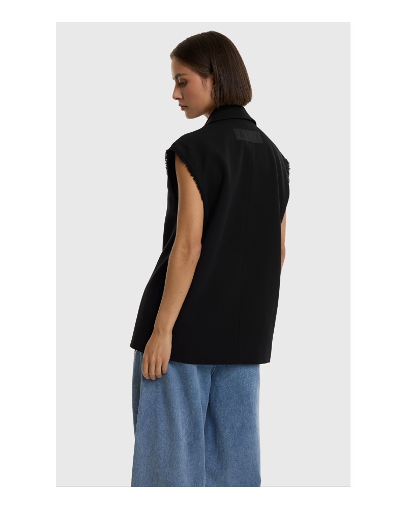 Chaleco negro hombros desflecados Alix The Label