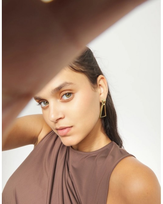 Pendientes triangulares dorados UNOde50