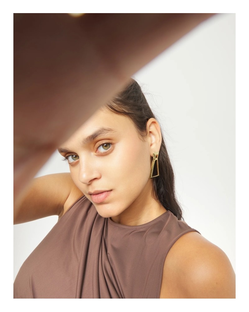 Pendientes triangulares dorados UNOde50