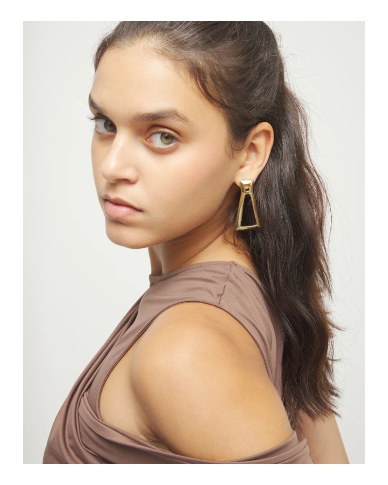 Pendientes triangulares dorados UNOde50